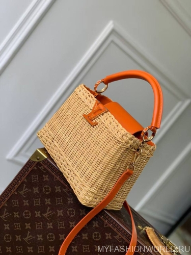 Сумка Louis Vuitton Capucines BB