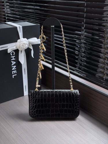 Сумка Chanel Chain Bag with Crocodile Pattern