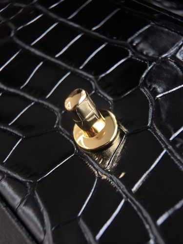 Сумка Chanel Chain Bag with Crocodile Pattern
