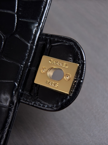 Сумка Chanel Chain Bag with Crocodile Pattern
