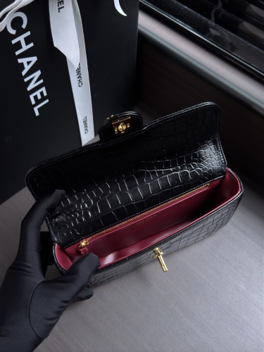 Сумка Chanel Chain Bag with Crocodile Pattern