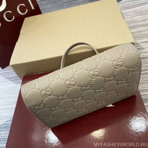 Супер-мини сумка на плечо GG Emblem