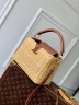 Сумка Louis Vuitton Capucines BB