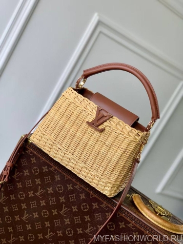 Сумка Louis Vuitton Capucines BB