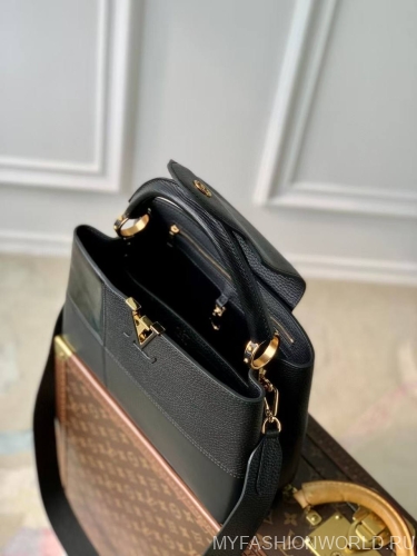 Сумка Louis Vuitton Capucines medium