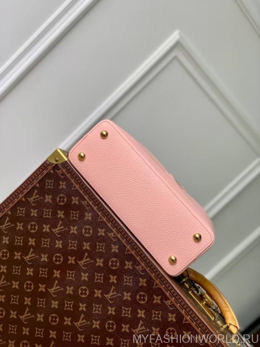 Сумка Louis Vuitton Capucines medium