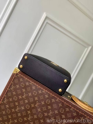 Сумка Louis Vuitton Capucines BB