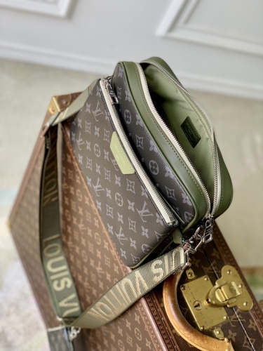 Сумка через плечо Louis Vuitton Trio Eclipse