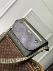 Сумка через плечо Louis Vuitton Courier 