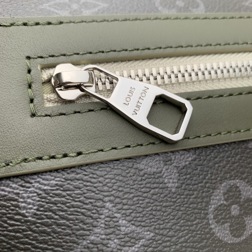 Сумка через плечо Louis Vuitton Courier