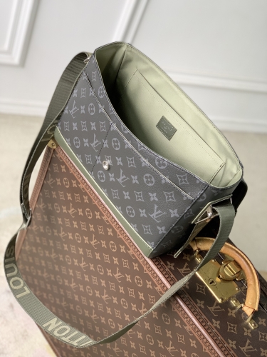 Сумка через плечо Louis Vuitton Courier