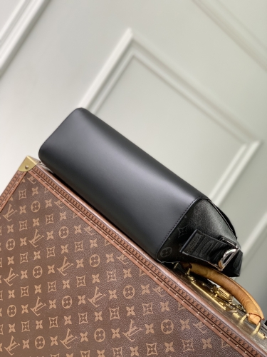 Сумка через плечо Louis Vuitton Courier