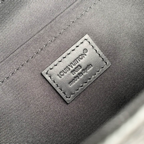 Сумка через плечо Louis Vuitton Courier