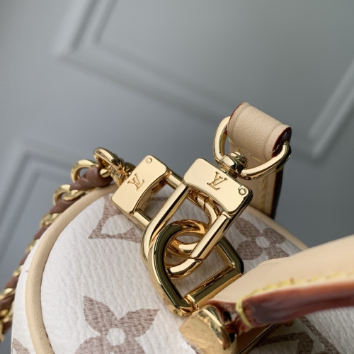 Сумка через плечо Louis Vuitton Chain Pouch