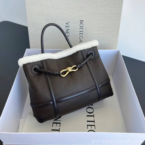 Сумка Bottega Veneta Andiamo Medium