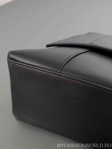 Сумка Balenciaga Downtown Medium