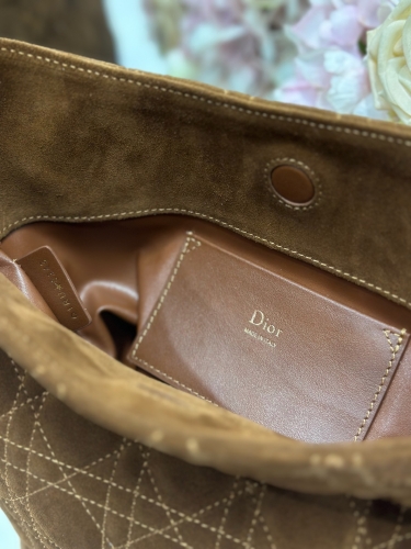 Сумка Dior Small Dior Toujours Hobo Bag замша светло-коричневая