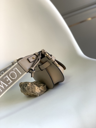 Сумка через плечо Loewe mini Gate  беж