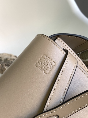 Сумка через плечо Loewe mini Gate  беж
