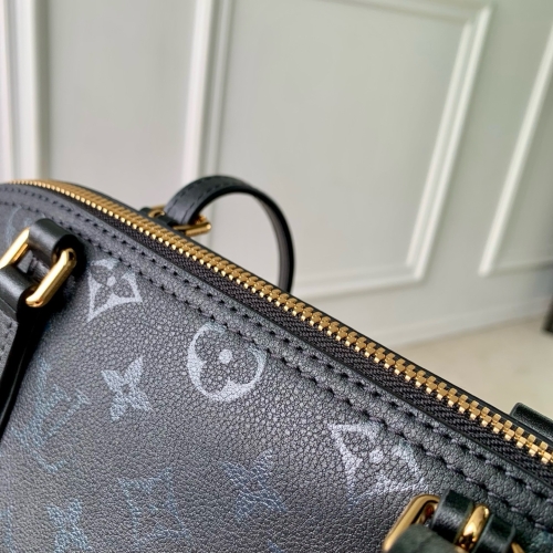 Сумка Louis Vuitton Squir East west