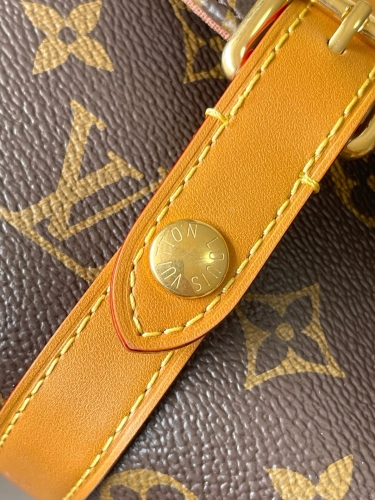 Сумка Louis Vuitton Christopher Monogram Archiv
