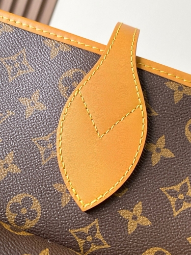 Сумка Louis Vuitton Christopher Monogram Archive