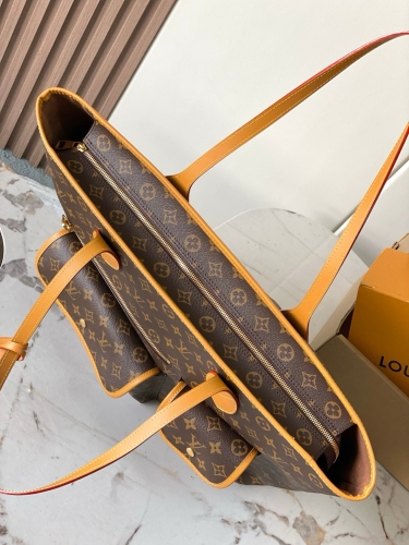 Сумка Louis Vuitton Christopher Monogram Archive