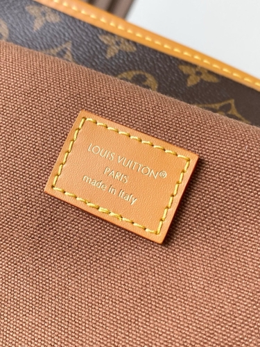 Сумка Louis Vuitton Christopher Monogram Archive