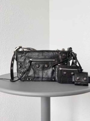 Сумка Balenciaga Le Cagole Medium Shoulder Bag