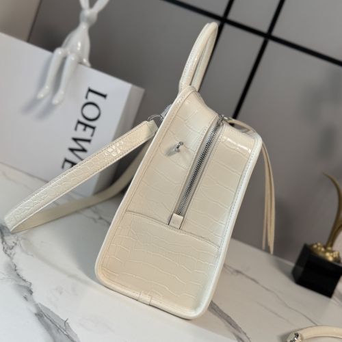Сумка Loewe Amazona 108 молочная croco