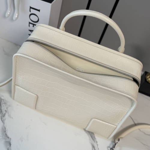 Сумка Loewe Amazona 108 молочная croco