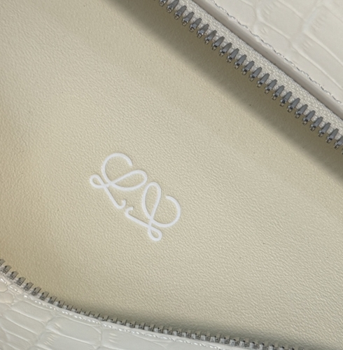 Сумка Loewe Amazona 108 молочная croco