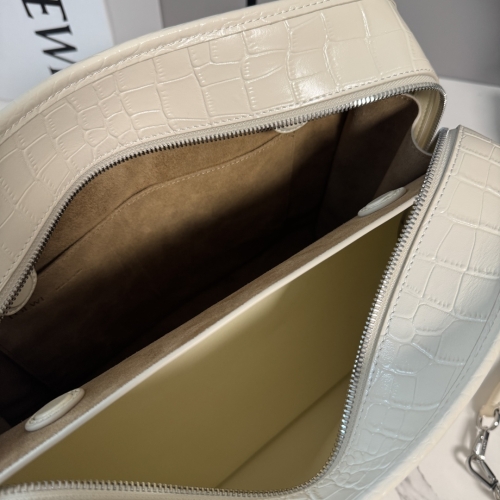 Сумка Loewe Amazona 108 молочная croco