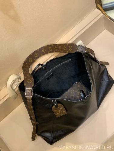 Сумка Louis Vuitton CarryAll
