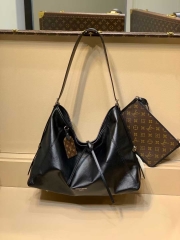 Сумка Louis Vuitton CarryAll