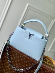 Сумка Louis Vuitton Capucines Arty Medium